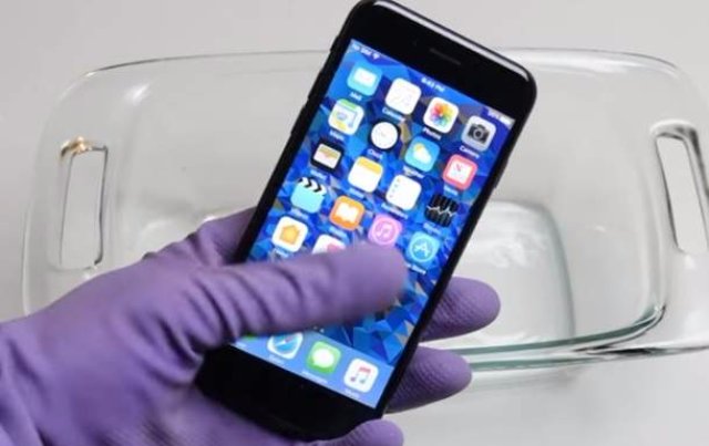 iPhone 7 прошёл испытание кислотой