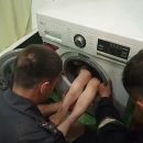 В Харькове спасатели вытаскивали ребенка из стиральной машинки
