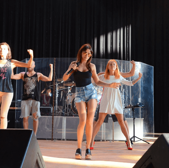 Украинская поп-звезда похвасталась гастролями в РФ