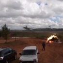 На учениях Запад-2017 российский вертолет дал залп по журналистам, есть раненные (видео)