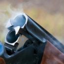 В России полицейский «экспериментируя» с ружьем выстрелил себе в зад