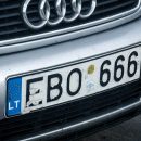 Литва начала расследование ввоза в Украину авто на литовских номерах