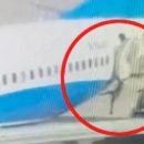 Китайская стюардесса выпала из самолета и сломала позвоночник