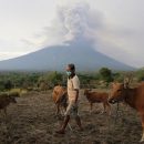 Вулкан на Бали в шаге от масштабного извержения, но люди не хотят уезжать