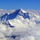 Ученые обнаружили живые организмы на вершине Эвереста