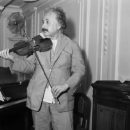 Скрипку Эйнштейна продали в аукционе за более 500 тысяч долларов