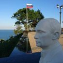 Не могут отдохнуть без Путина: Сети повеселило туристическое фото из Крыма