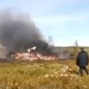 В России разбился и сгорел вертолет с 18 людьми (видео)