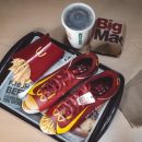 McDonald’s и Nike создали кроссовки с бургером и картошкой фри