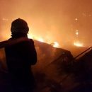 В Мукачево произошел масштабный пожар на складах Новой почты (видео)