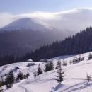 В Карпатах над горнолыжной трассой поднялся снежный вихрь: появилось видео