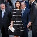 Как всегда на высоте: Королева Испании подчеркнула талию элегантным платьем