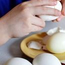 Названо неожиданное полезное свойство куриных яиц для детей