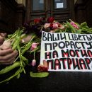 Цветы на могиле патриархата: сети повеселила антикремлевская акция феминисток 8 марта в Питере