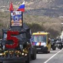 В Крыму праздничную колону возглавил «катафалк»