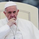 В Сети обсуждают странный поступок Папы Римского (видео)
