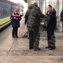 В Киеве неадекватный мужчина устроил кровавое ЧП на центральном вокзале: видео