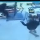 В Турции мужчину унесло ветром в небо. Видео