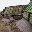 В Киеве на Выдубичах с рельсов сошли 7 вагонов грузового поезда (видео)