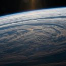 Астронавты заметили на орбите Земли необычное явление (фото)