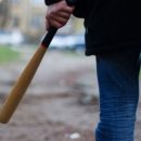 В Харькове активист побил бейсбольной битой наркоманов