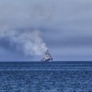 Корыто с дымом: соцсети смеются над фото военного корабля Путина у побережья Крыма