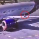 В Шереметьево работник забросил сигнальный конус на крыло самолета