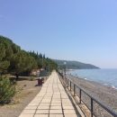 Пустота и разруха: как выглядят популярные пляжи Крыма в начале лета (фото)