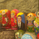 В центре Киева торгуют матрешками с Зеленским: соцсети повеселило фото