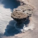 Уничтожил все живое: кадры мощного извержения вулкана в России (видео)