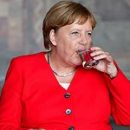 Меркель снова дрожала на официальном мероприятии: 
