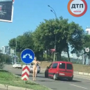 Гулял по проезжей части голым: В столице заметили мужчину без одежды