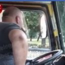 Водитель маршрутки курил прямо в салоне: киевлян возмутило видео