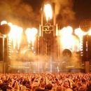 В Риге на концерте Rammstein огонь охватил декорации