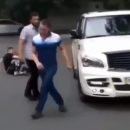 На Печерске пьяный мужчина избил супругов-киевлян с ребенком