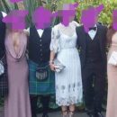 Девушка оскандалилась из-за слишком короткого декольте на свадьбе: фото