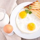 Медики рассказали, кому нельзя есть яйца на завтрак