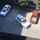 Видео о безнадежных попытках припарковаться в Китае рассмешило Сеть