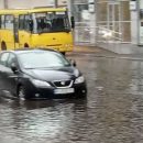 Плаваючі маршрутки й затонулі авто: Київ залило водою