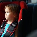 Зеленский утвердил штрафы за перевозку детей без автокресел