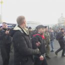 Порошенка закидали яйцями на Майдані