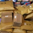 Укрпочта разгребает миллион посылок, которые украинцы заказали в 