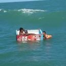 В Мексике рыбаков с затонувшего судна спас холодильник