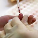 Почему анализ крови берут из безымянного пальца?