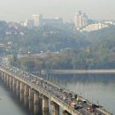 Грузовикам запретили ездить киевским мостом
