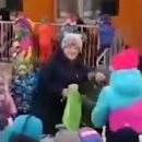 У Росії вихованці дитсадка водили хороводи під пісню про 