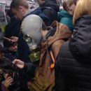 В метро Киева заметили человека, готового к эпидемии коронавируса: курьезное фото