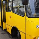 Забрасывают камнями и бьют стекла: транспортный коллапс из-за коронавируса в Украине вывел людей из себя
